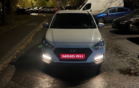 Hyundai Solaris II рестайлинг, 2018 год, 700 000 рублей, 3 фотография