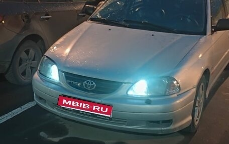 Toyota Avensis III рестайлинг, 2002 год, 380 000 рублей, 1 фотография
