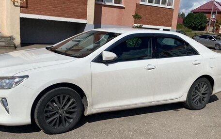 Toyota Camry, 2017 год, 1 320 000 рублей, 3 фотография