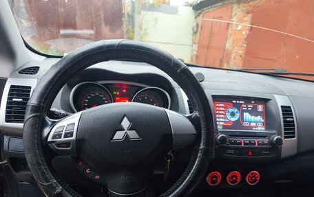 Mitsubishi Outlander III рестайлинг 3, 2008 год, 800 000 рублей, 14 фотография