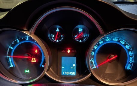 Chevrolet Cruze II, 2013 год, 850 000 рублей, 11 фотография