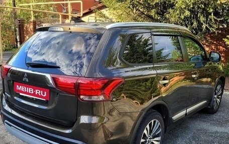 Mitsubishi Outlander III рестайлинг 3, 2021 год, 2 850 000 рублей, 2 фотография