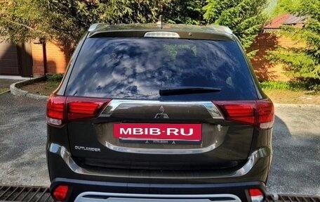 Mitsubishi Outlander III рестайлинг 3, 2021 год, 2 850 000 рублей, 6 фотография