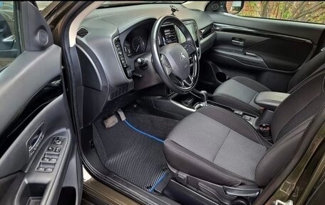 Mitsubishi Outlander III рестайлинг 3, 2021 год, 2 850 000 рублей, 9 фотография