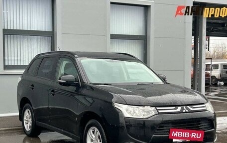 Mitsubishi Outlander III рестайлинг 3, 2013 год, 1 290 000 рублей, 3 фотография