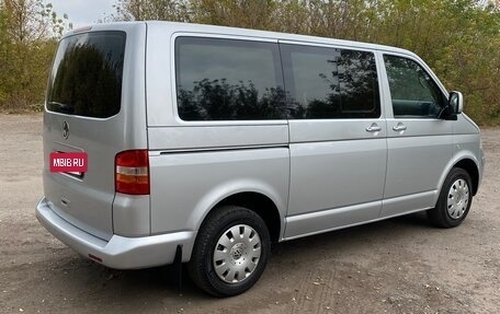 Volkswagen Caravelle T5, 2004 год, 1 350 000 рублей, 2 фотография