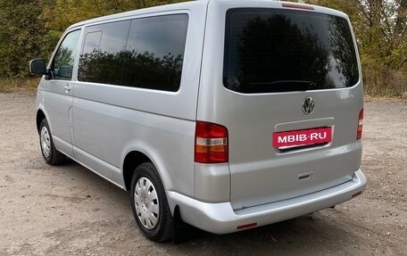 Volkswagen Caravelle T5, 2004 год, 1 350 000 рублей, 5 фотография