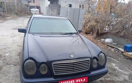 Mercedes-Benz E-Класс, 1999 год, 220 000 рублей, 1 фотография