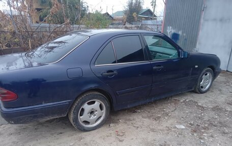 Mercedes-Benz E-Класс, 1999 год, 220 000 рублей, 2 фотография