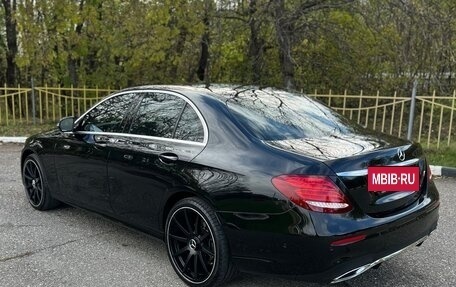 Mercedes-Benz E-Класс, 2018 год, 2 750 000 рублей, 3 фотография