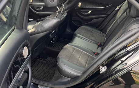 Mercedes-Benz E-Класс, 2018 год, 2 750 000 рублей, 14 фотография