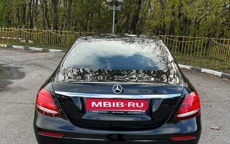 Mercedes-Benz E-Класс, 2018 год, 2 750 000 рублей, 4 фотография