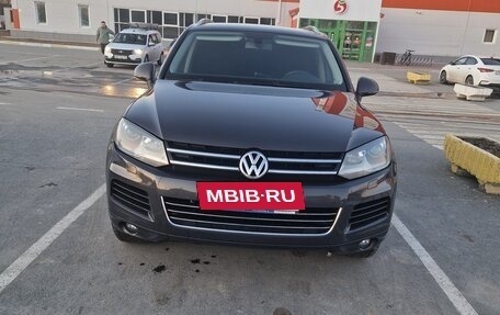 Volkswagen Touareg III, 2011 год, 1 999 999 рублей, 2 фотография