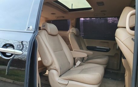 KIA Carnival III, 2015 год, 2 500 000 рублей, 10 фотография