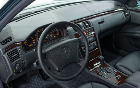 Mercedes-Benz E-Класс, 1996 год, 4 990 000 рублей, 9 фотография