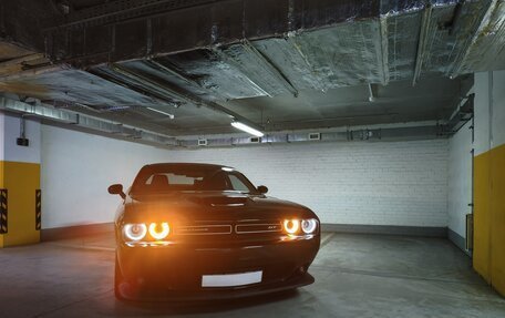 Dodge Challenger III рестайлинг 2, 2021 год, 3 300 000 рублей, 2 фотография