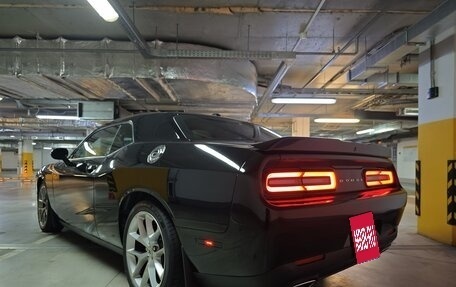 Dodge Challenger III рестайлинг 2, 2021 год, 3 300 000 рублей, 4 фотография