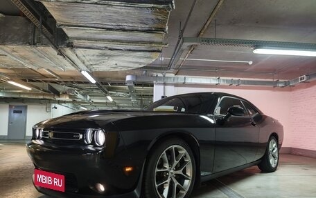 Dodge Challenger III рестайлинг 2, 2021 год, 3 300 000 рублей, 3 фотография