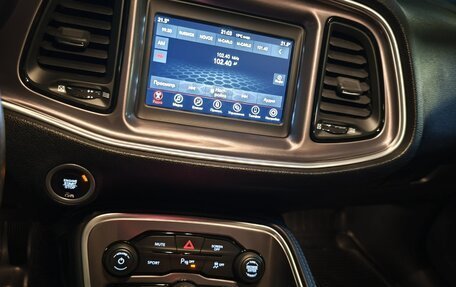 Dodge Challenger III рестайлинг 2, 2021 год, 3 300 000 рублей, 9 фотография