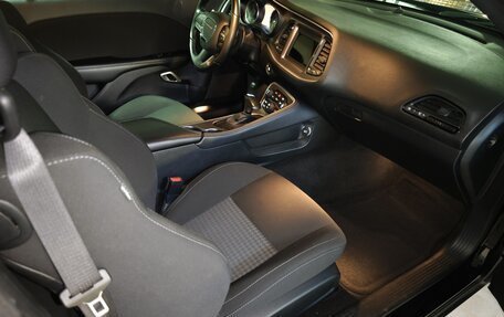 Dodge Challenger III рестайлинг 2, 2021 год, 3 300 000 рублей, 22 фотография