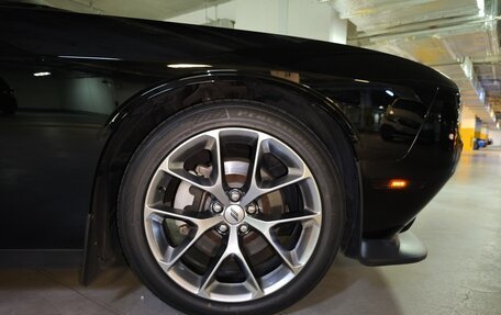 Dodge Challenger III рестайлинг 2, 2021 год, 3 300 000 рублей, 28 фотография