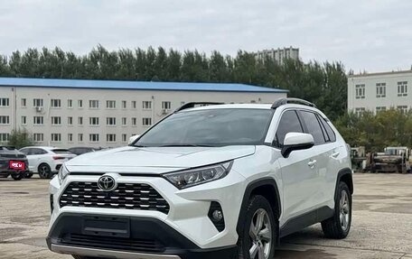 Toyota RAV4, 2021 год, 2 280 000 рублей, 1 фотография