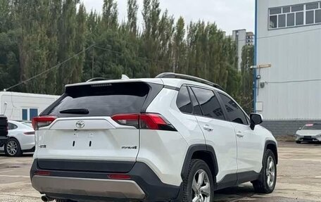 Toyota RAV4, 2021 год, 2 280 000 рублей, 4 фотография