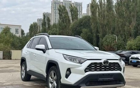 Toyota RAV4, 2021 год, 2 280 000 рублей, 3 фотография