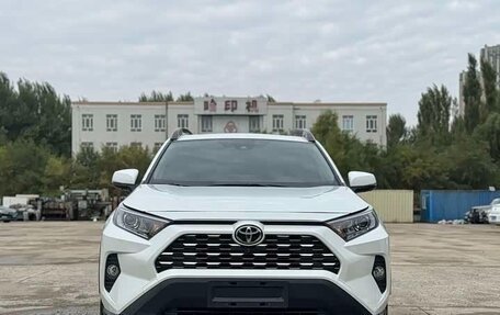 Toyota RAV4, 2021 год, 2 280 000 рублей, 2 фотография