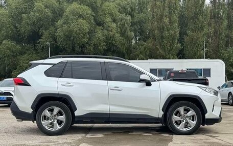 Toyota RAV4, 2021 год, 2 280 000 рублей, 8 фотография