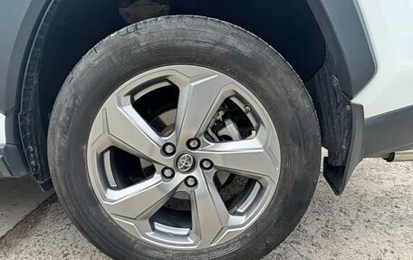 Toyota RAV4, 2021 год, 2 280 000 рублей, 9 фотография