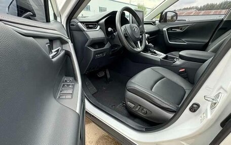 Toyota RAV4, 2021 год, 2 280 000 рублей, 13 фотография