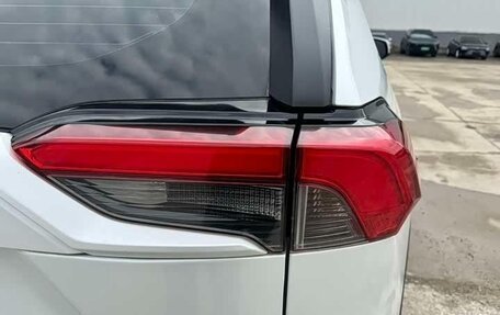 Toyota RAV4, 2021 год, 2 280 000 рублей, 10 фотография