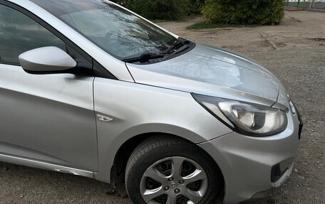 Hyundai Solaris II рестайлинг, 2012 год, 550 000 рублей, 2 фотография