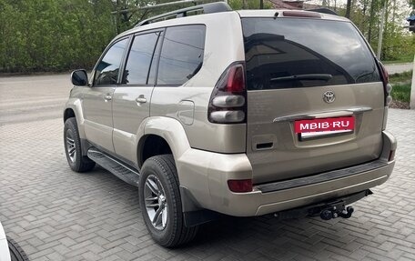 Toyota Land Cruiser Prado 120 рестайлинг, 2004 год, 2 000 000 рублей, 2 фотография