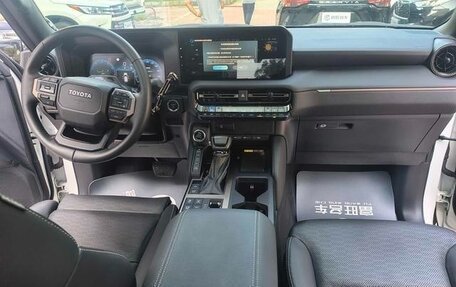 Toyota Land Cruiser Prado, 2024 год, 8 400 000 рублей, 16 фотография