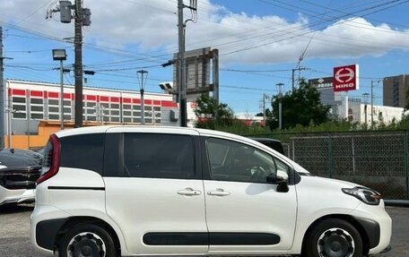 Toyota Sienta, 2022 год, 1 460 000 рублей, 6 фотография