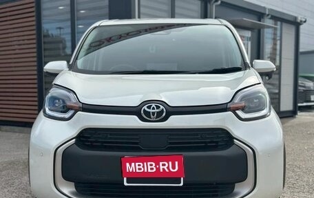 Toyota Sienta, 2022 год, 1 460 000 рублей, 2 фотография
