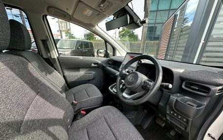 Toyota Sienta, 2022 год, 1 460 000 рублей, 24 фотография