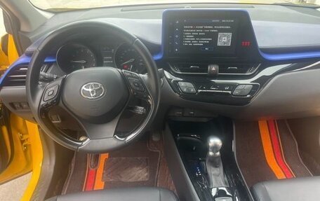 Toyota C-HR I рестайлинг, 2021 год, 2 130 000 рублей, 10 фотография