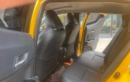 Toyota C-HR I рестайлинг, 2021 год, 2 130 000 рублей, 14 фотография