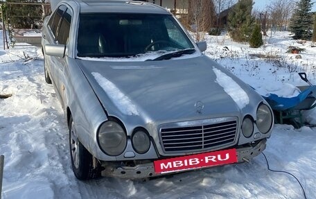 Mercedes-Benz E-Класс, 1998 год, 210 000 рублей, 2 фотография