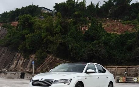 Skoda Superb III рестайлинг, 2022 год, 2 228 000 рублей, 1 фотография