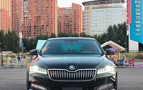 Skoda Superb III рестайлинг, 2022 год, 2 186 000 рублей, 2 фотография