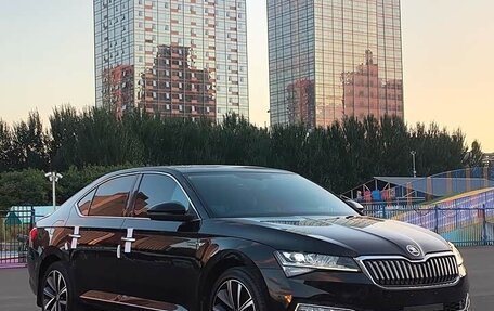 Skoda Superb III рестайлинг, 2022 год, 2 186 000 рублей, 3 фотография