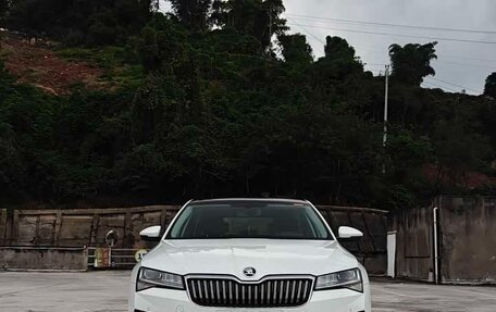 Skoda Superb III рестайлинг, 2022 год, 2 228 000 рублей, 2 фотография