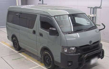 Toyota HiAce H200, 2024 год, 4 770 000 рублей, 3 фотография