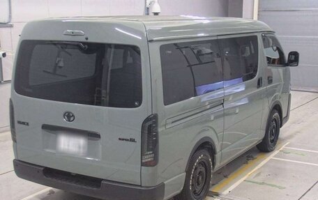 Toyota HiAce H200, 2024 год, 4 770 000 рублей, 2 фотография