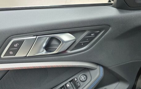 BMW 1 серия, 2021 год, 2 000 000 рублей, 16 фотография