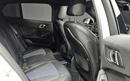 BMW 1 серия, 2021 год, 2 100 000 рублей, 13 фотография